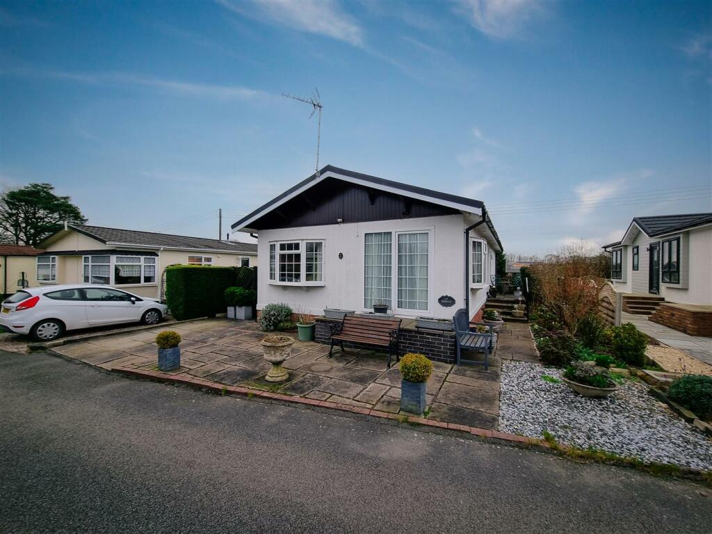 2 bedroom park home for sale in Juggins Lane, Earlswood, Solihull, B94