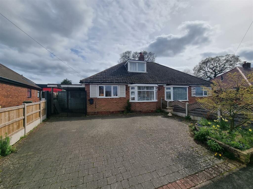 3 bedroom semidetached bungalow for sale in Corbett Road, Hollywood, B47