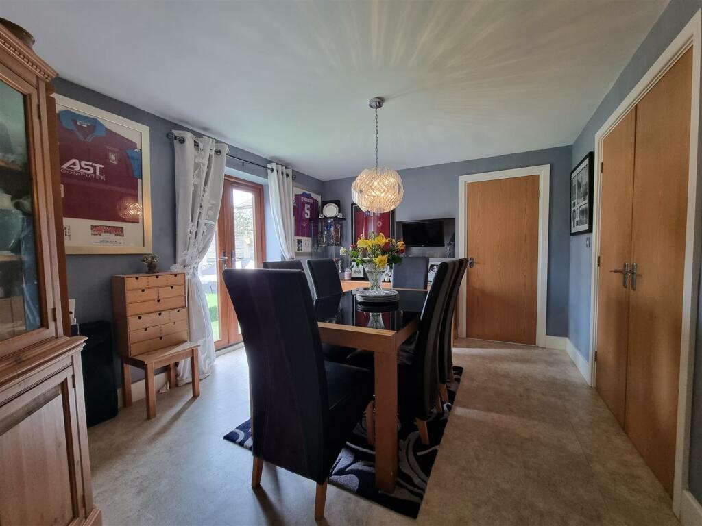 Additional property image - Dark Lane, Hollywood