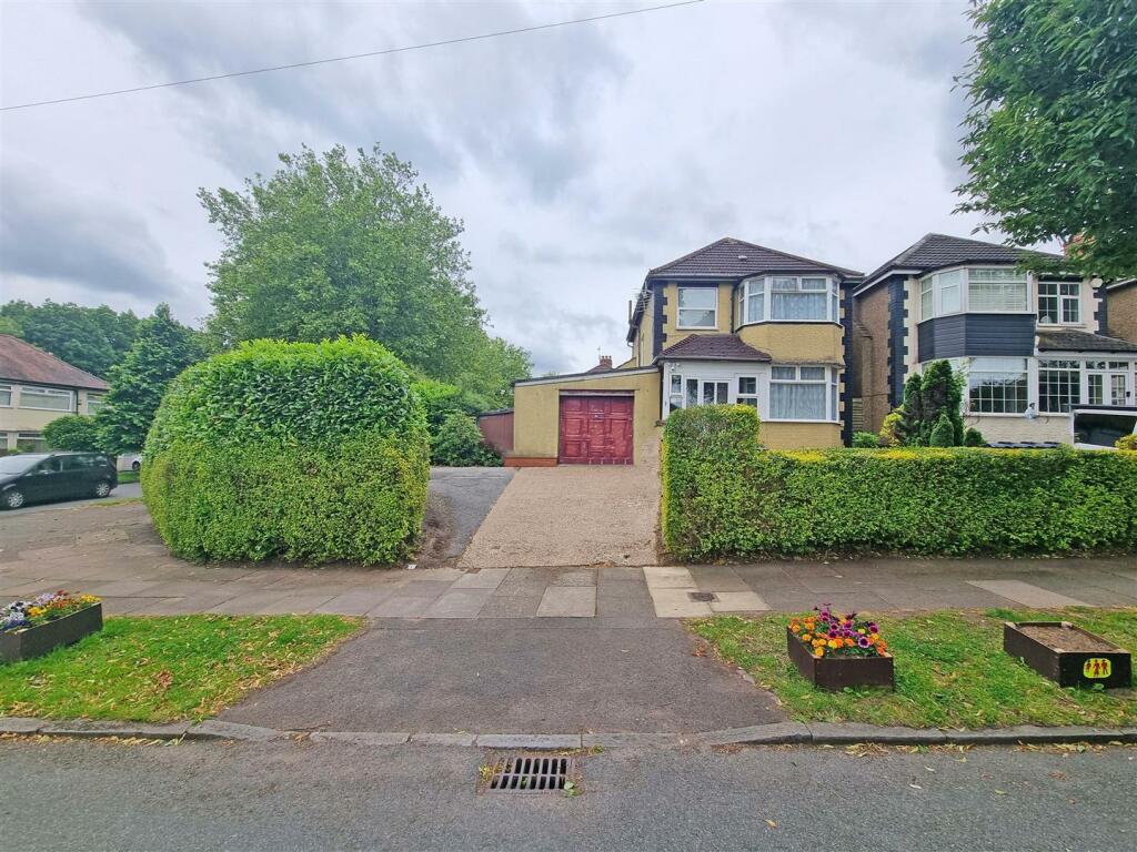 3 bedroom detached house for sale in Stot Fold Road, Maypole