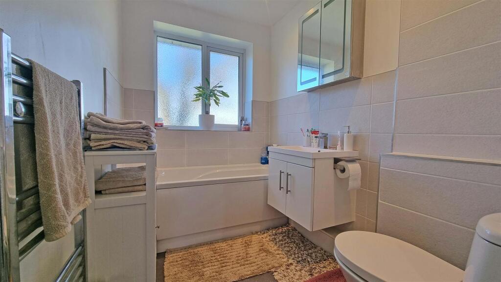 Additional property image - Woodleaves, Hollywood