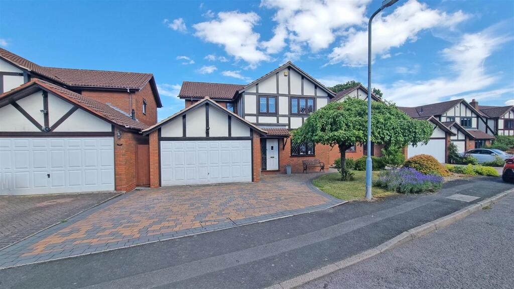 Main image of property: Holly Drive, Hollywood, Birmingham