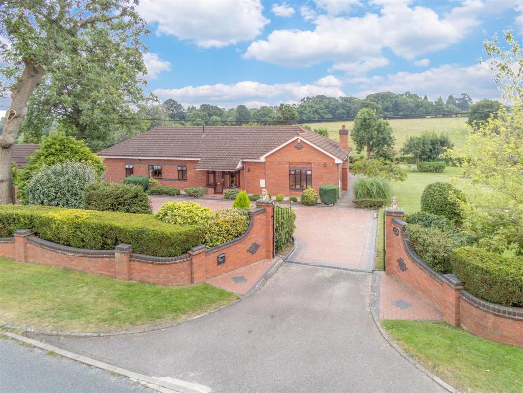 4 bedroom detached bungalow for sale in Dark Lane, Hollywood
