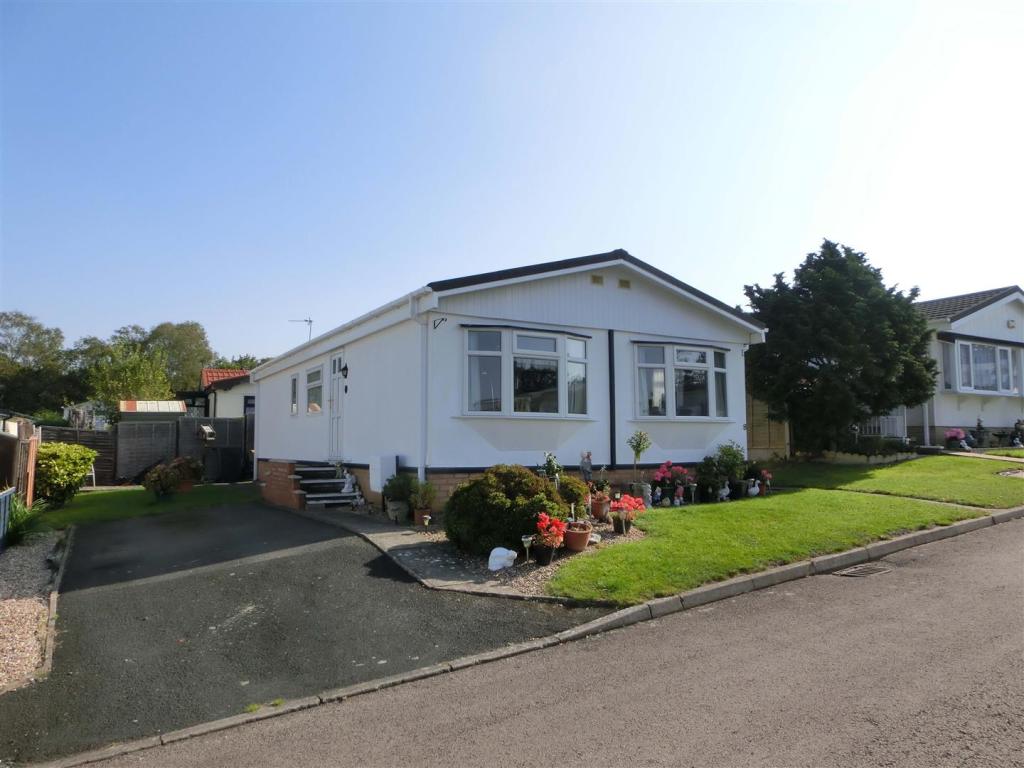 2 bedroom park home for sale in The Laurels, Wythall, Birmingham, B47