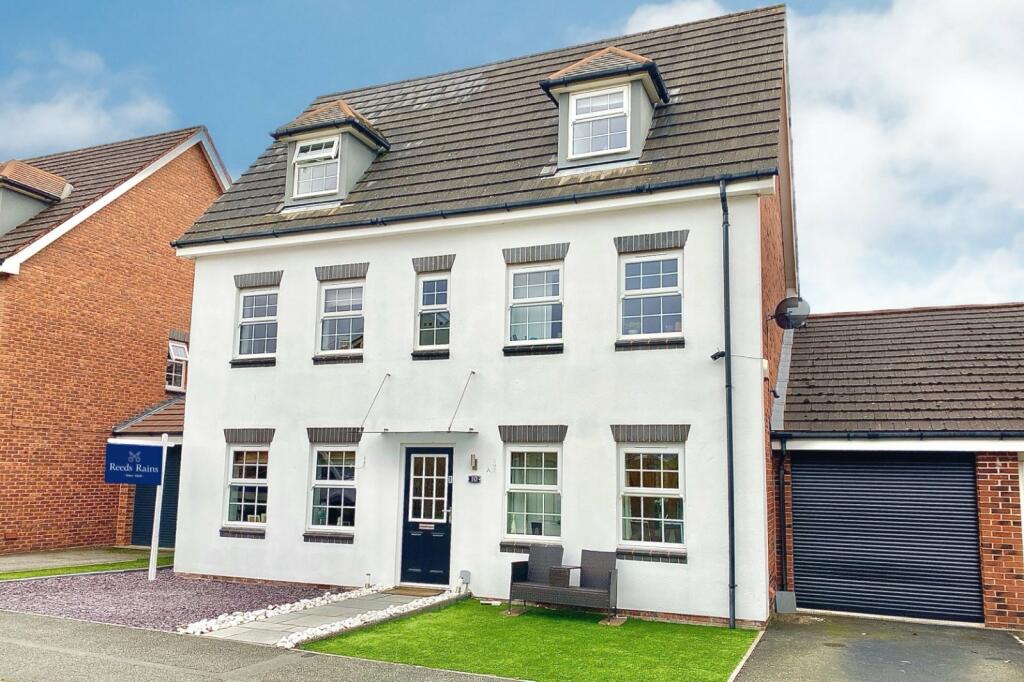 5 bedroom detached house for sale in Birchall Close, Stapeley, Nantwich, Cheshire, CW5