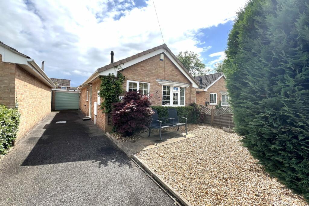 2 bedroom bungalow for sale in Brampton Way, Portishead, Bristol, BS20