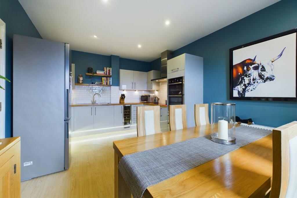 3 bedroom apartment for sale in Woodacre, Portishead, Bristol, BS20