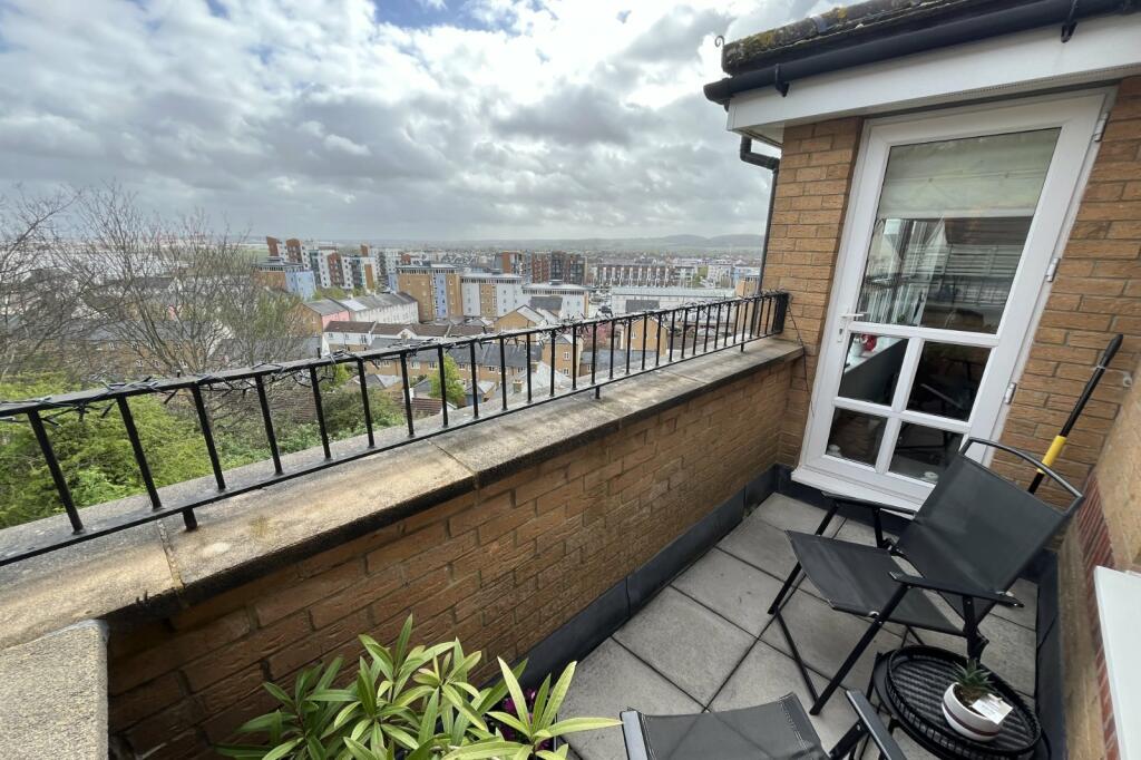 3 bedroom apartment for sale in Woodacre, Portishead, Bristol, BS20