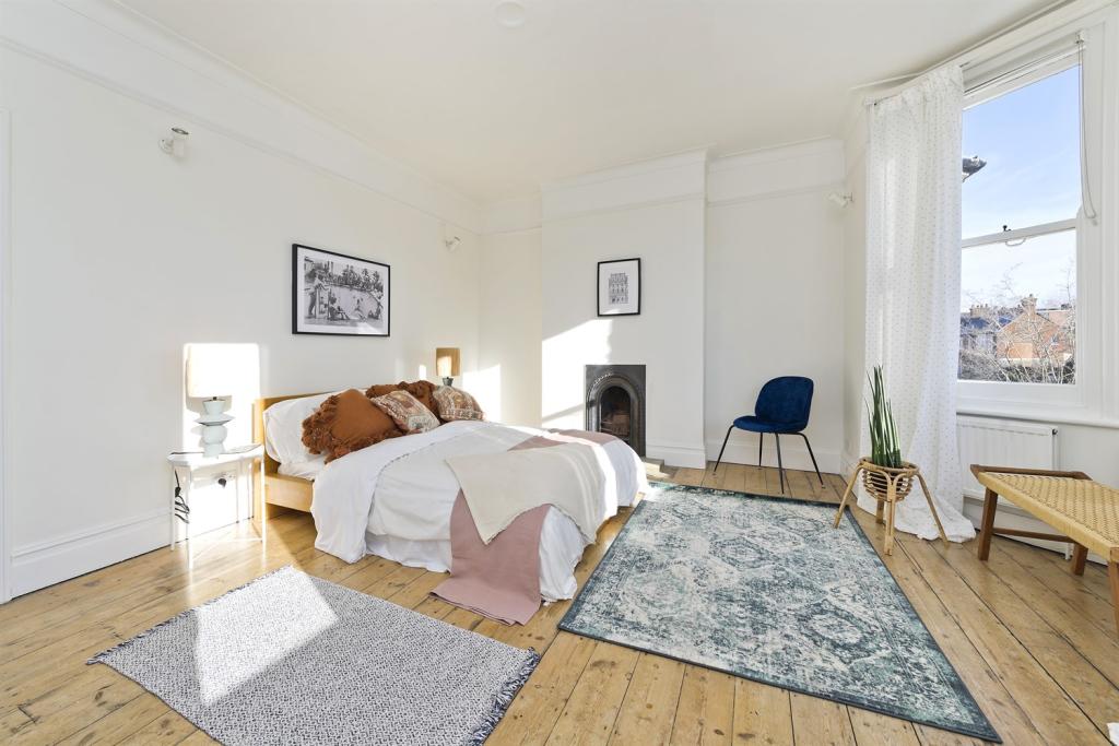 4 bedroom terraced house for sale in Kelfield Gardens, London, W10