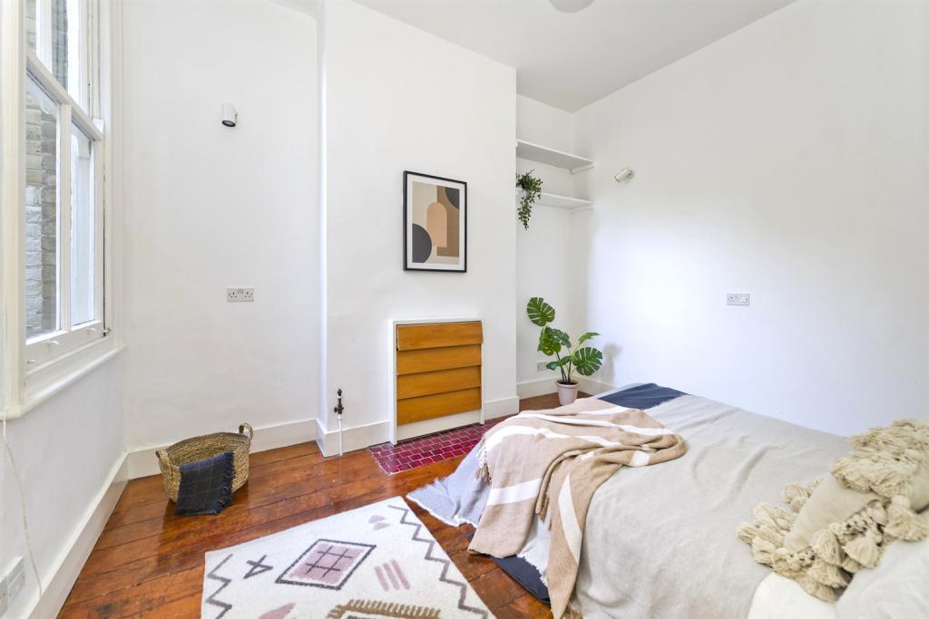 4 bedroom terraced house for sale in Kelfield Gardens, London, W10