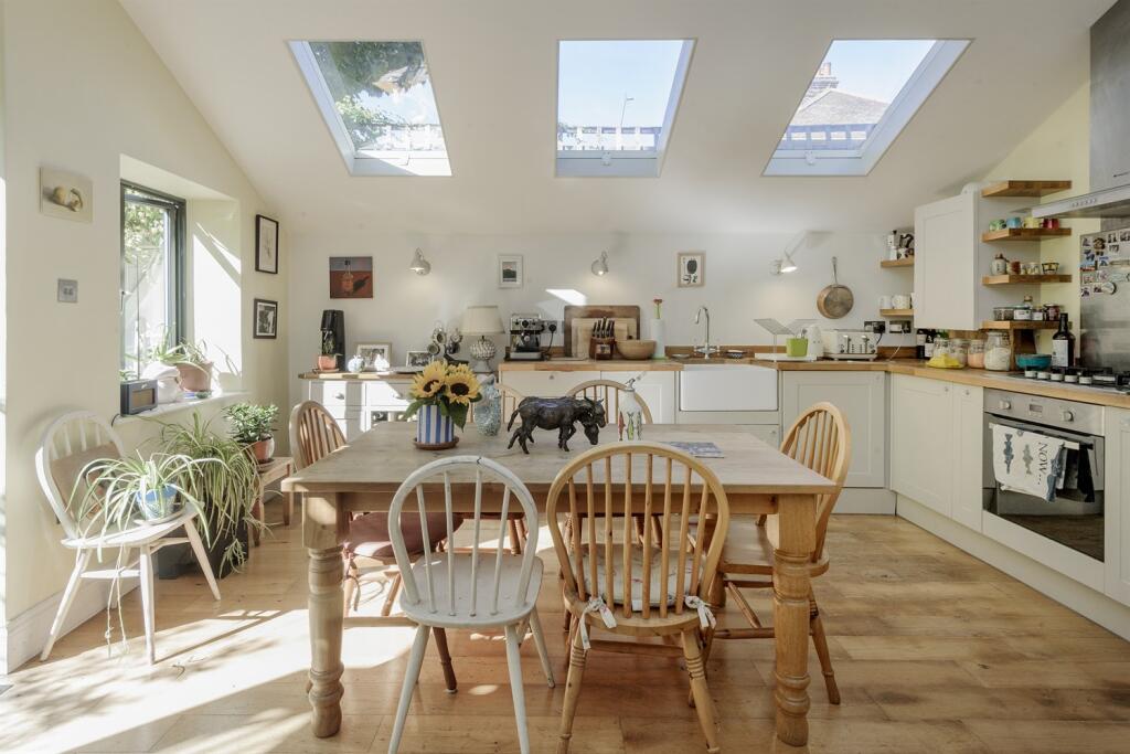 Main image of property: Eynham Road, London, W12