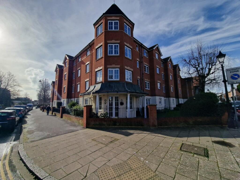 2 bedroom apartment for sale in Queens Crescent, Southsea, Hampshire, PO5