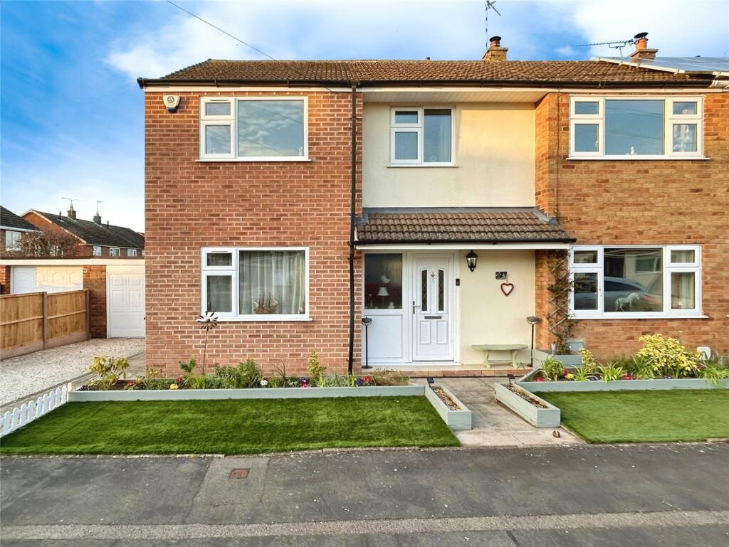 4 bedroom semi-detached house for sale in Springwell Close, Countesthorpe, Leicester, Leicestershire, LE8