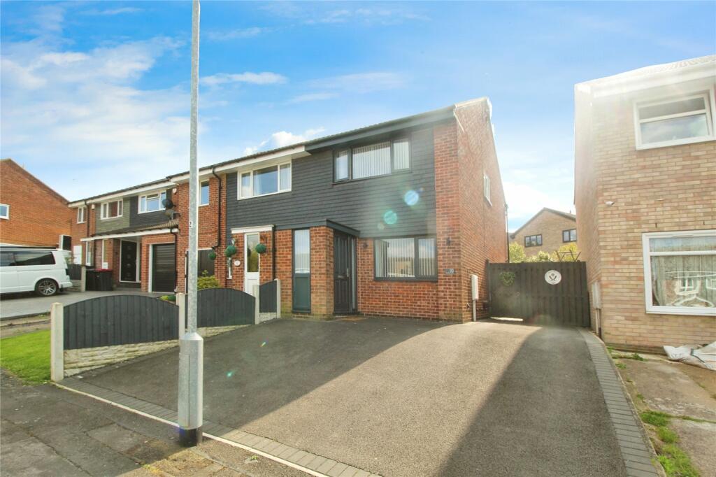 2 bedroom semidetached house for sale in Chapelfield Crescent, Thorpe