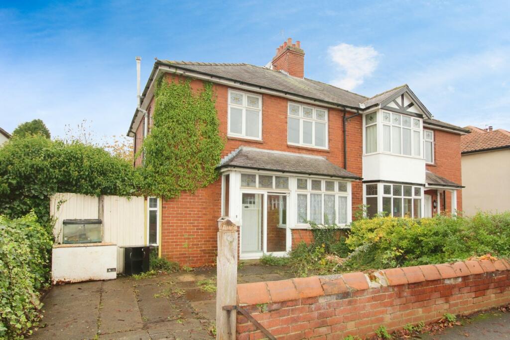 3 bedroom semidetached house for sale in Green Lane, York