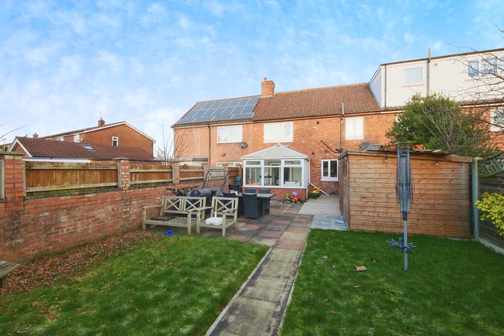 3 bedroom terraced house for sale in Eason View, York, North Yorkshire