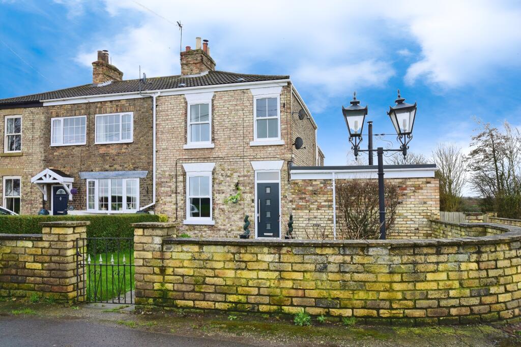 4 bedroom end of terrace house for sale in Milners Row, Skelton, Goole