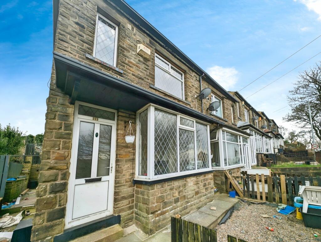2 bedroom end of terrace house for sale in Claremount Road, Halifax