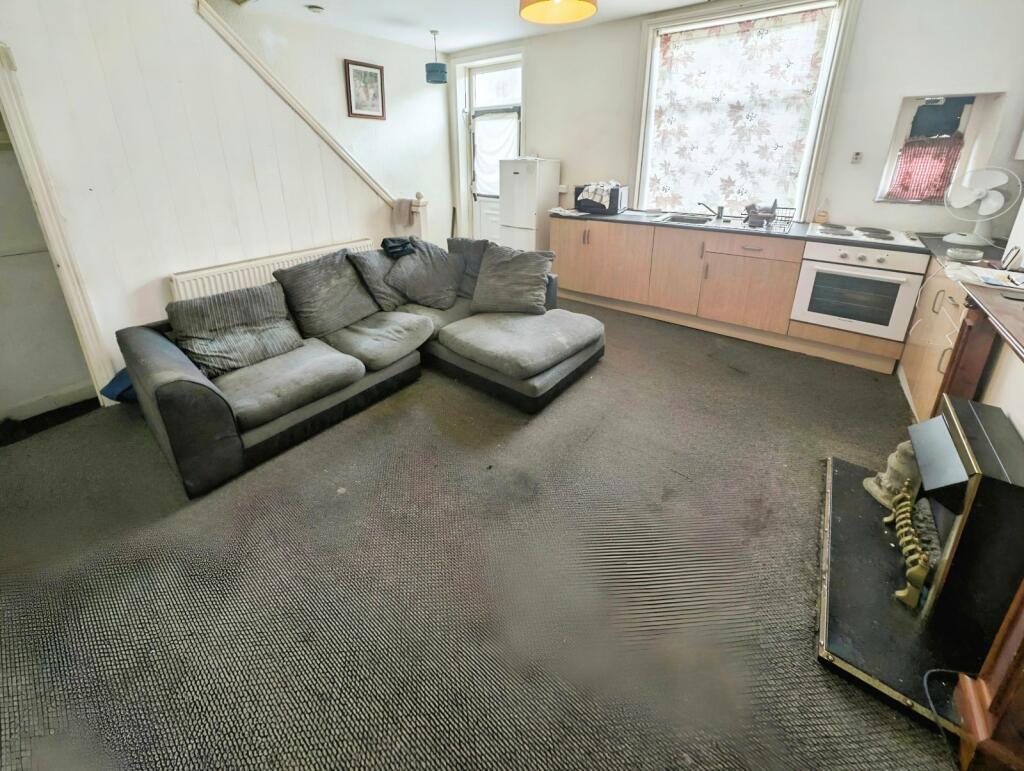 2 bedroom terraced house for sale in Union Street, Sowerby Bridge, Calderdale, HX6