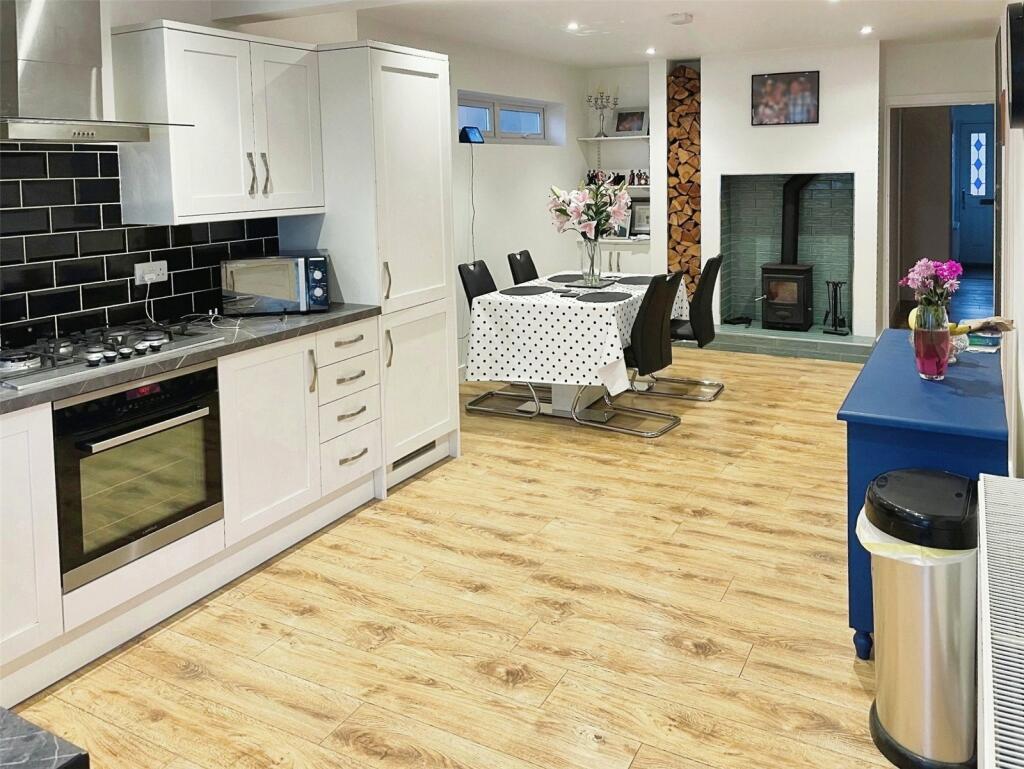 3 bedroom bungalow for sale in Wade Avenue, Ilkeston, Derbyshire, DE7