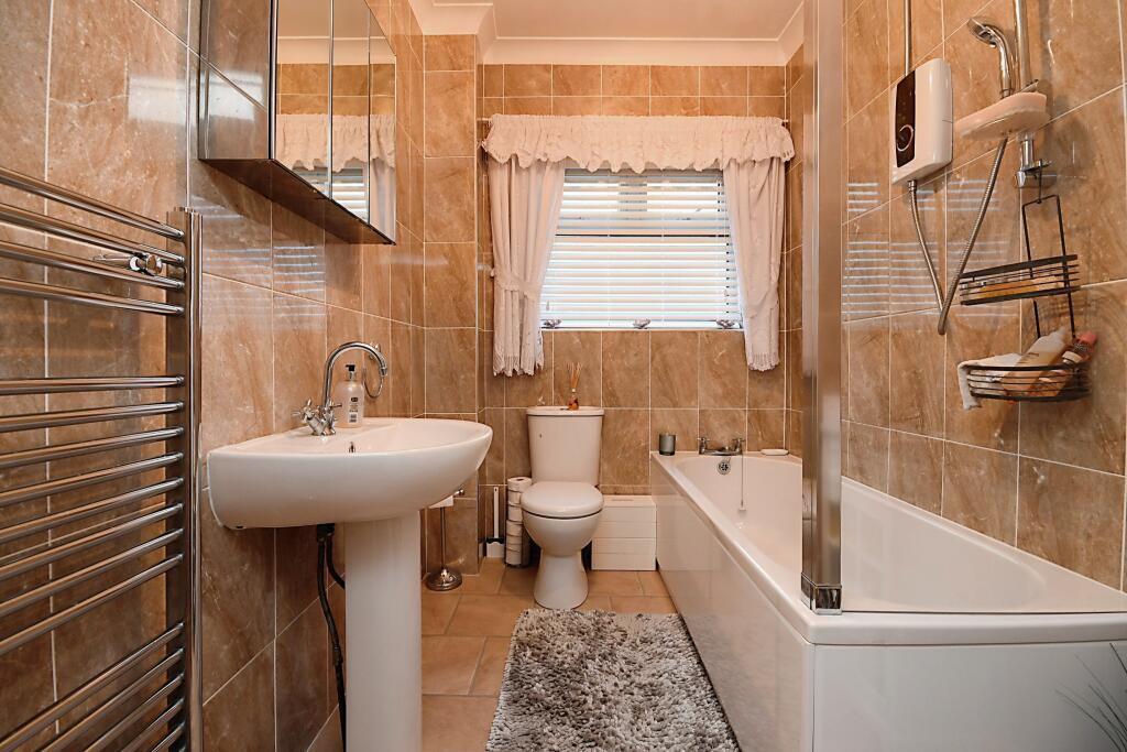 4 bedroom semidetached house for sale in Hollin Hill Road, Clowne