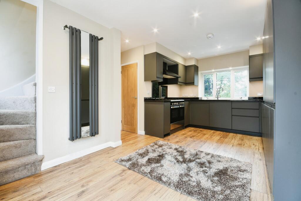 3 bedroom terraced house for sale in Boythorpe Avenue, Chesterfield