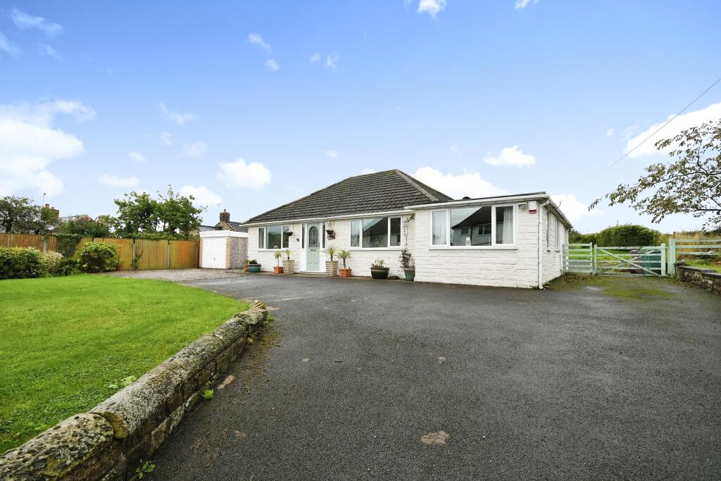 2 bedroom bungalow for sale in Newmarket Lane, Clay Cross, Chesterfield