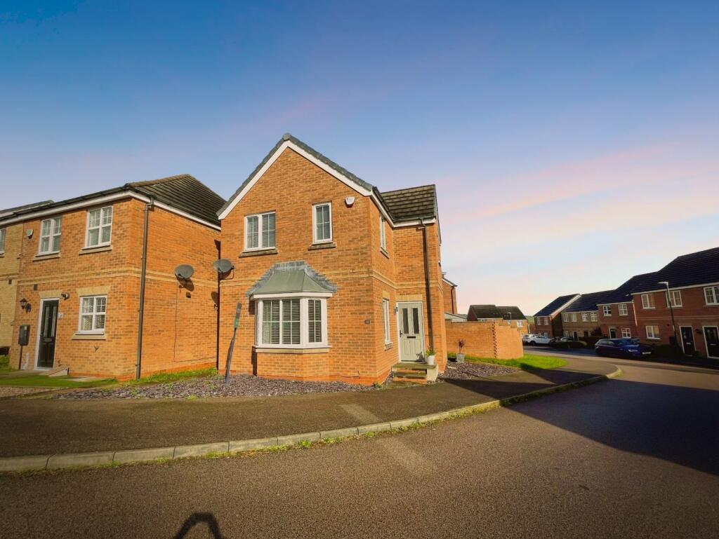 3 bedroom detached house for sale in Chestnut Drive, Hollingwood