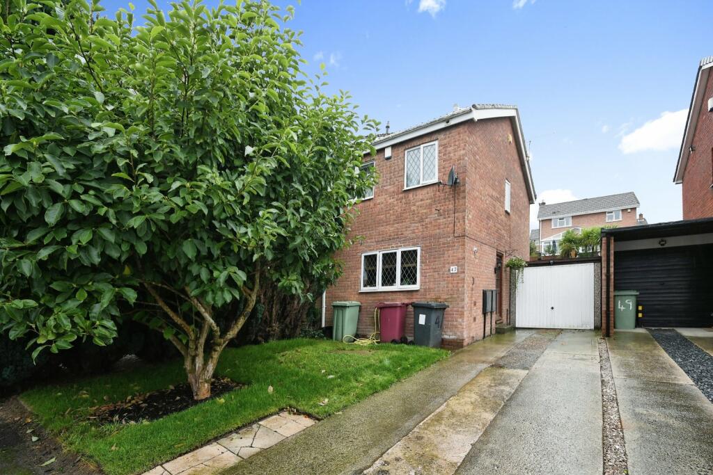 2 bedroom semidetached house for sale in Hazel Drive, Wingerworth