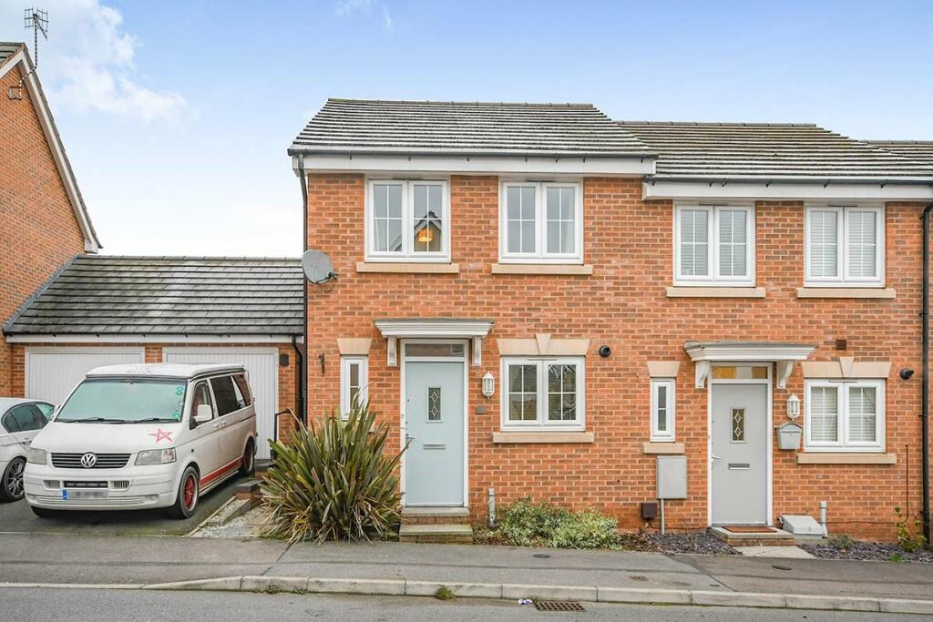 2 bedroom end of terrace house for rent in Horse Chestnut Close