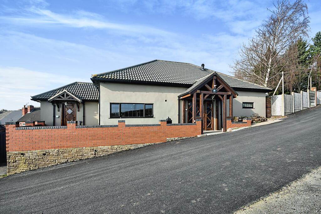 4 bedroom detached house for sale in Church Hill, KirkbyinAshfield, Nottingham, NG17