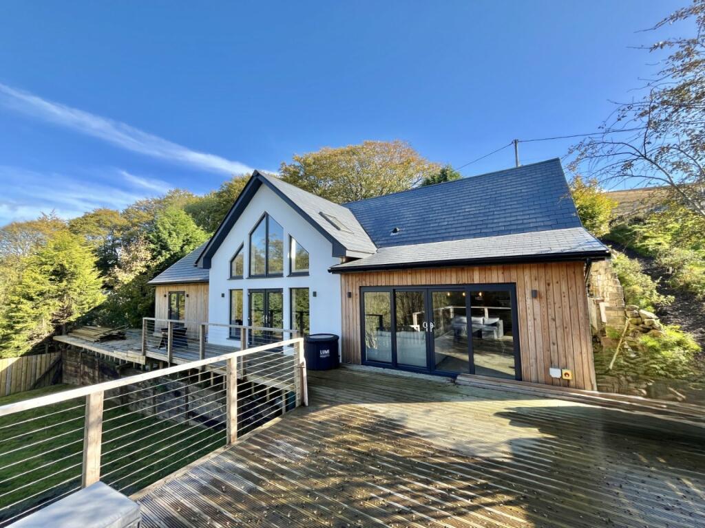 4 bedroom detached house for sale in The Howe, Castleton, Whitby, North