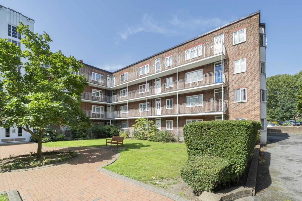 2 bedroom flat for sale in Rosemont Road, Acton, W3