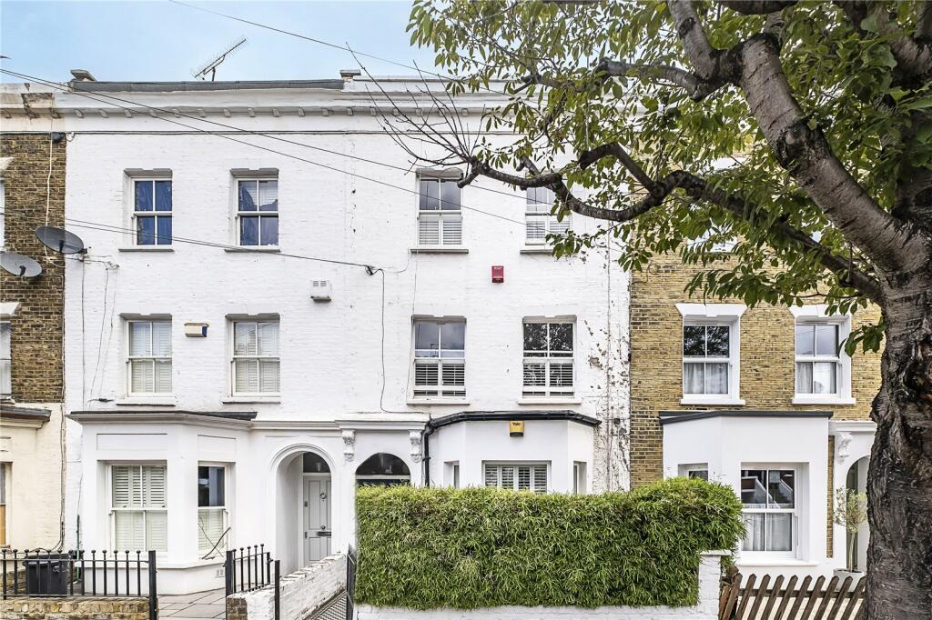 2 bedroom flat for sale in Simpson Street, London, SW11