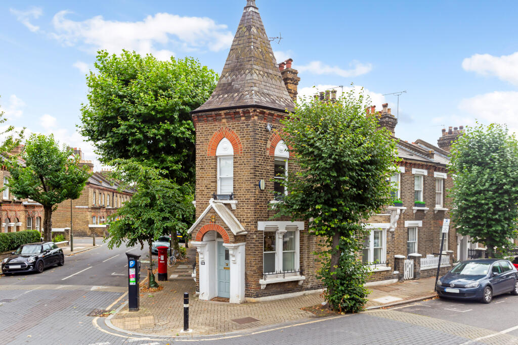 Main image of property: Eversleigh Road, London, SW11