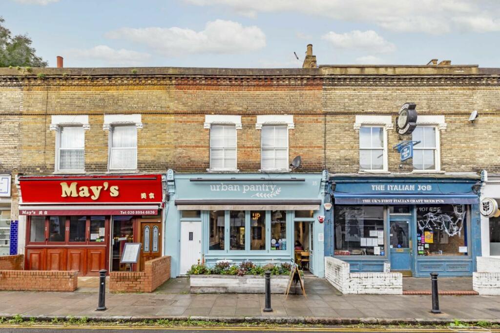 2 bedroom flat for sale in Devonshire Road, Chiswick, W4