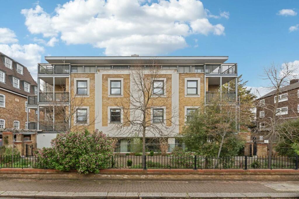 2 bedroom flat for rent in Spring Grove, Chiswick, W4