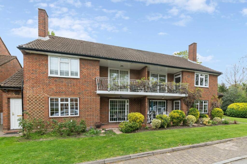 2 bedroom flat for sale in Thames Village, Chiswick, W4