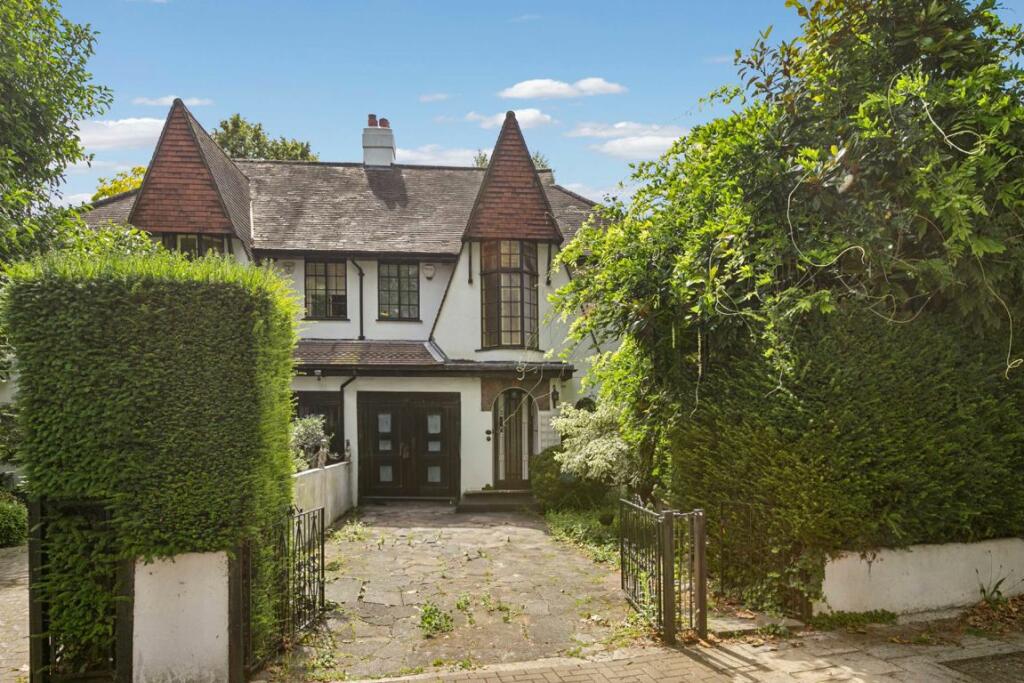 3 bedroom semidetached house for sale in Spencer Road, Chiswick, W4