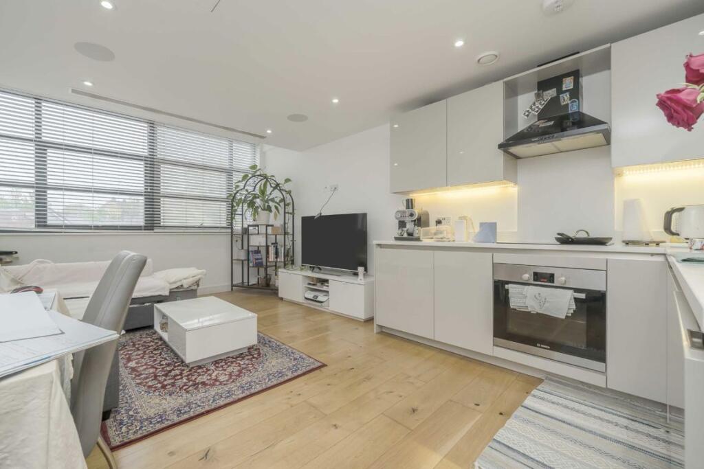 Main image of property: Hogarth Lane, Chiswick