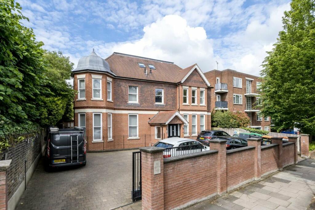 3 bedroom flat for sale in Eaton Rise, Ealing, W5