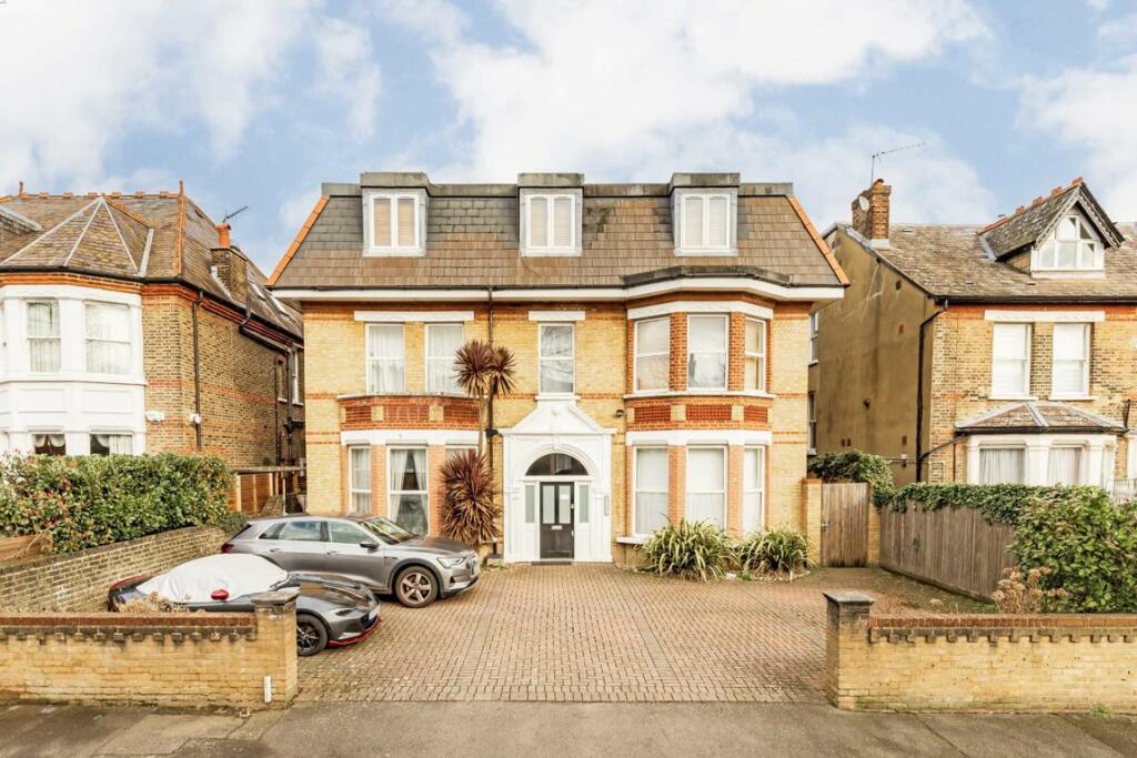 2 bedroom flat for sale in Freeland Road, Ealing, W5