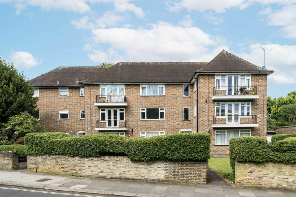 2 bedroom flat for sale in Queens Walk, Ealing, W5