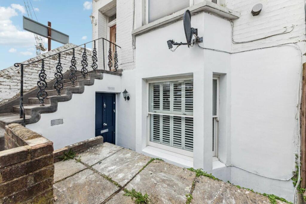 2 bedroom flat for sale in Pellant Road, Fulham, SW6