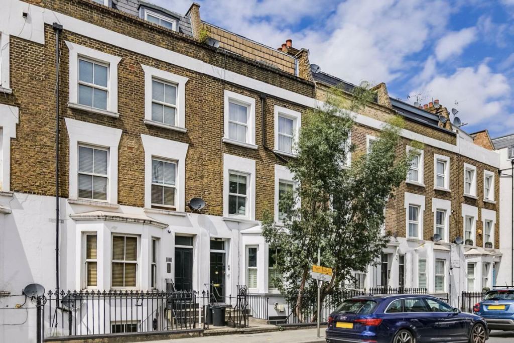 2 bedroom flat for sale in New Kings Road, Fulham, SW6