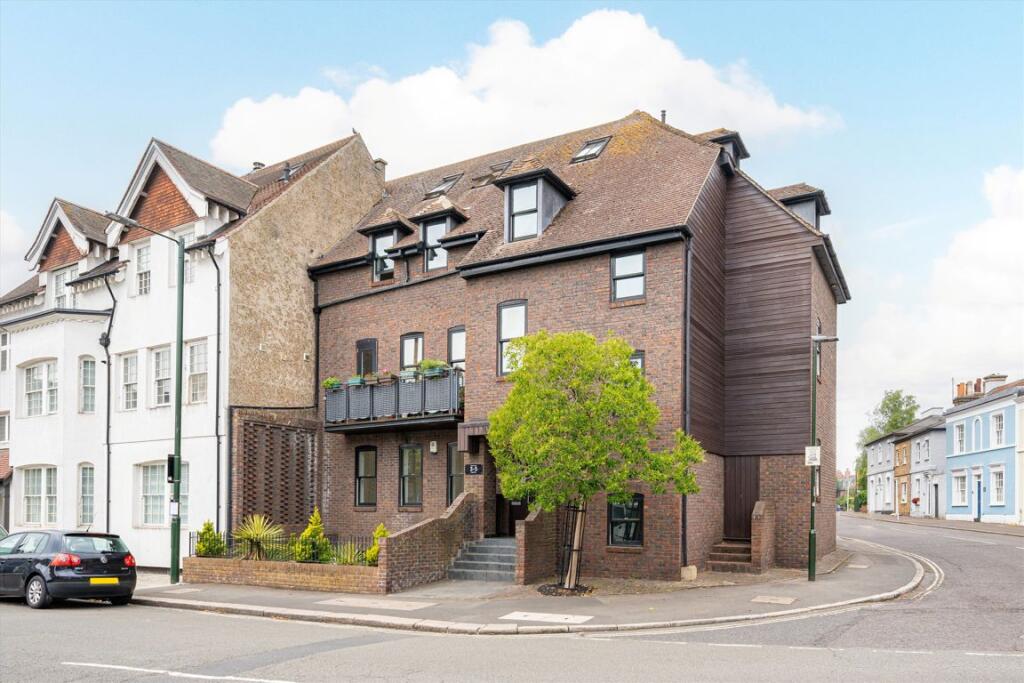 Main image of property: High Street, Hampton