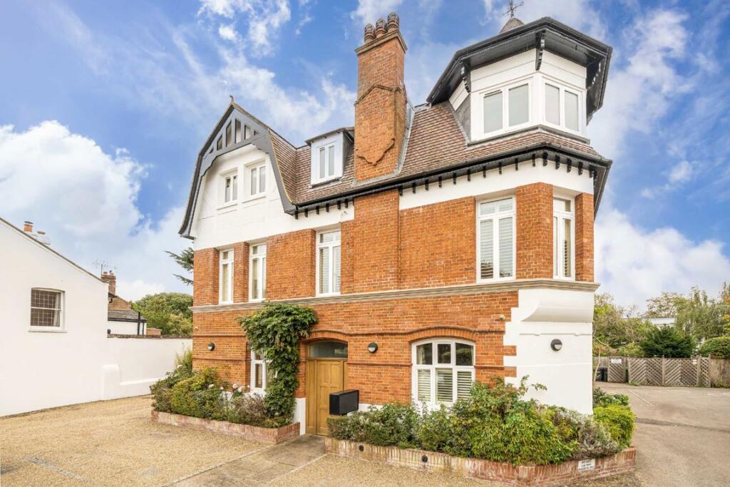Main image of property: High Street, Hampton
