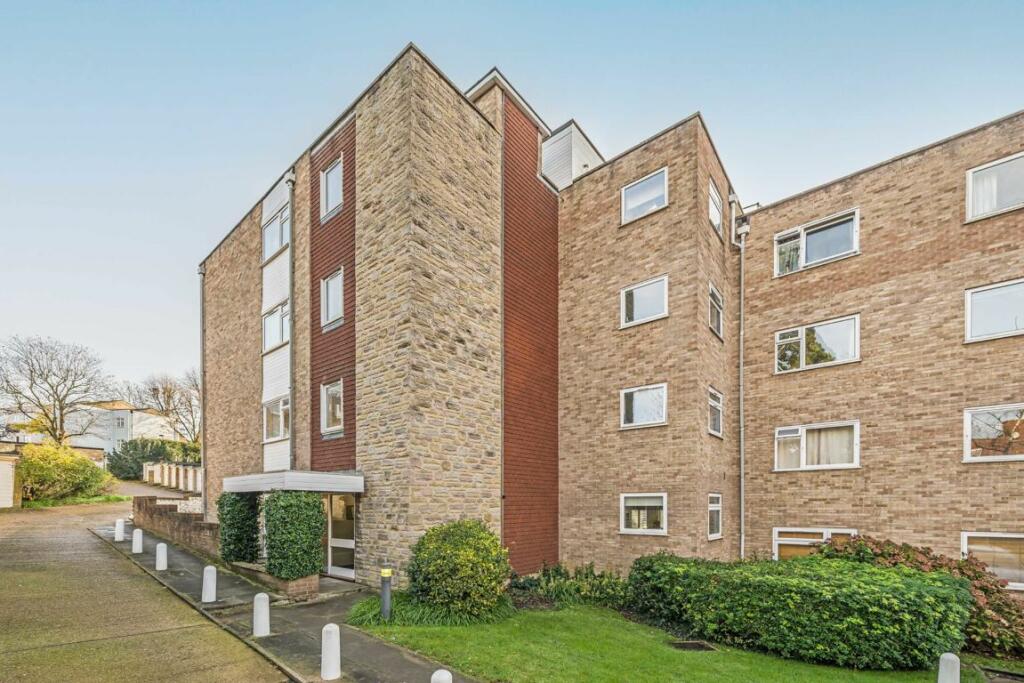 2 bedroom flat for sale in Queens Road, Kingston Upon Thames, KT2