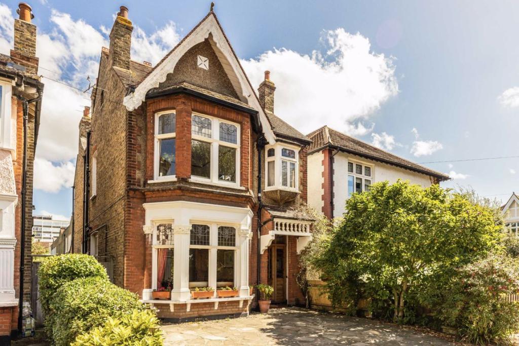 4 bedroom house for sale in Milner Road, Kingston Upon Thames, KT1