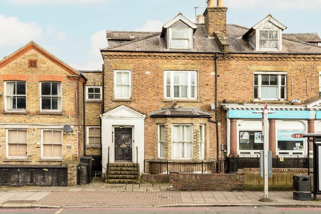 2 bedroom flat for sale in Roehampton Lane, Putney, SW15